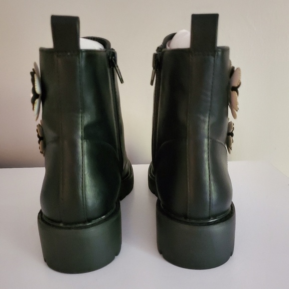 Betsey Johnson Dash boots NIB - Picture 3 of 7